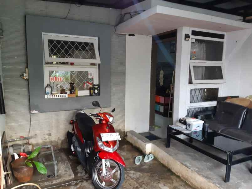 dijual rumah komplek adipura cluster