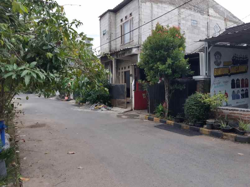 dijual rumah komplek adipura cluster