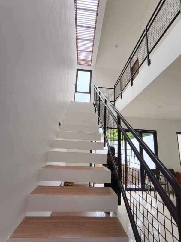 dijual rumah komplek arcamanik bandung