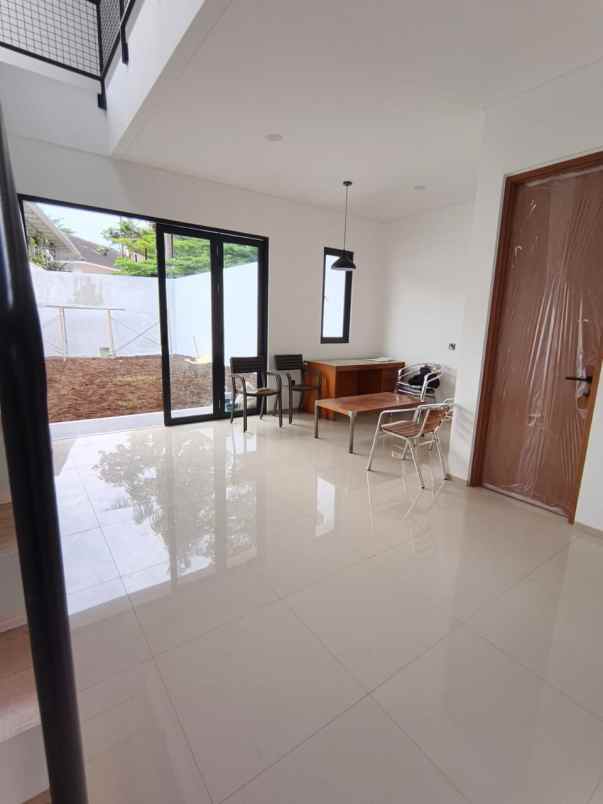 dijual rumah komplek arcamanik bandung