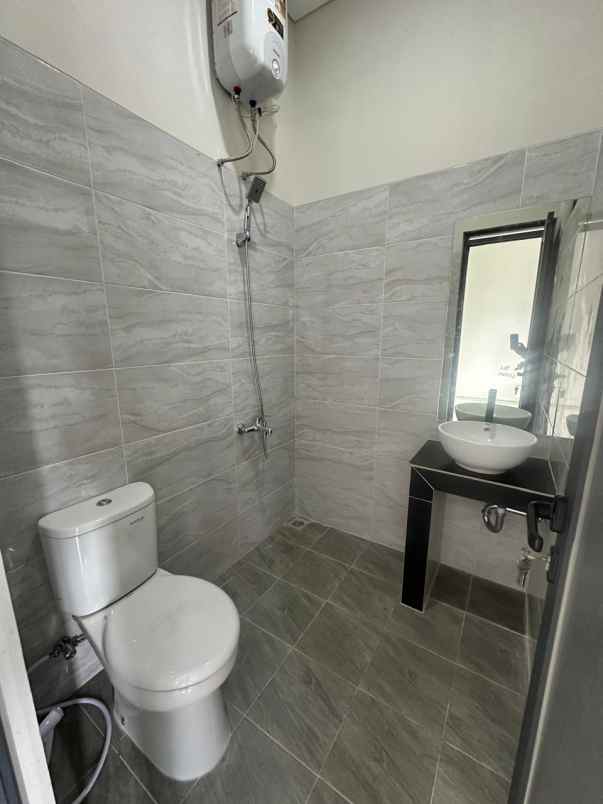 dijual rumah komplek aria graha