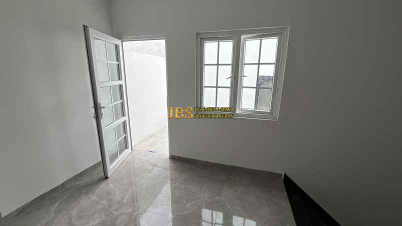 dijual rumah komplek aston villa jalan