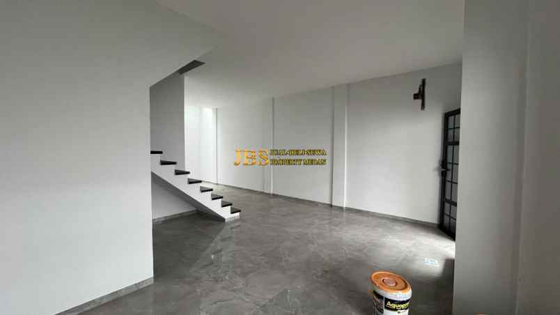 dijual rumah komplek aston villa jalan