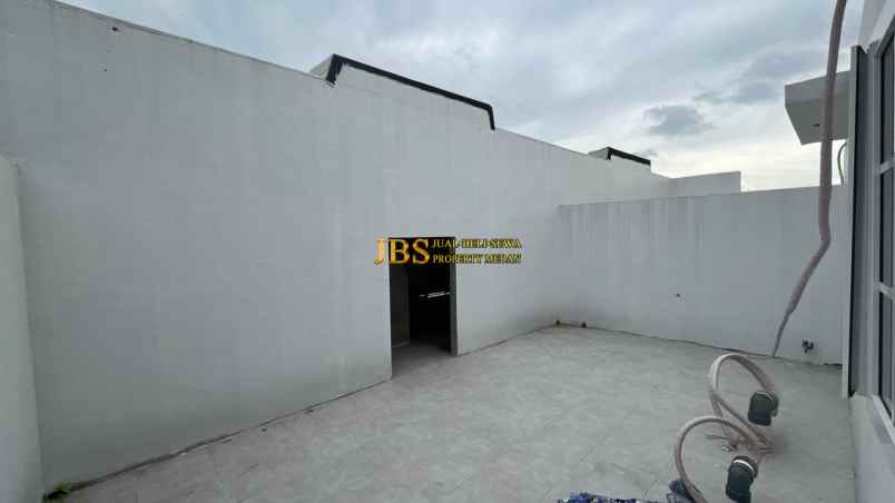 dijual rumah komplek aston villa jalan