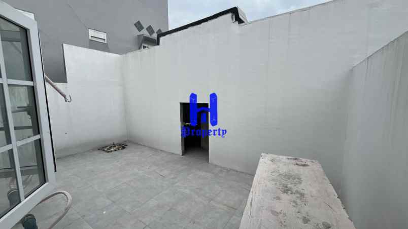 dijual rumah komplek aston villa jalan