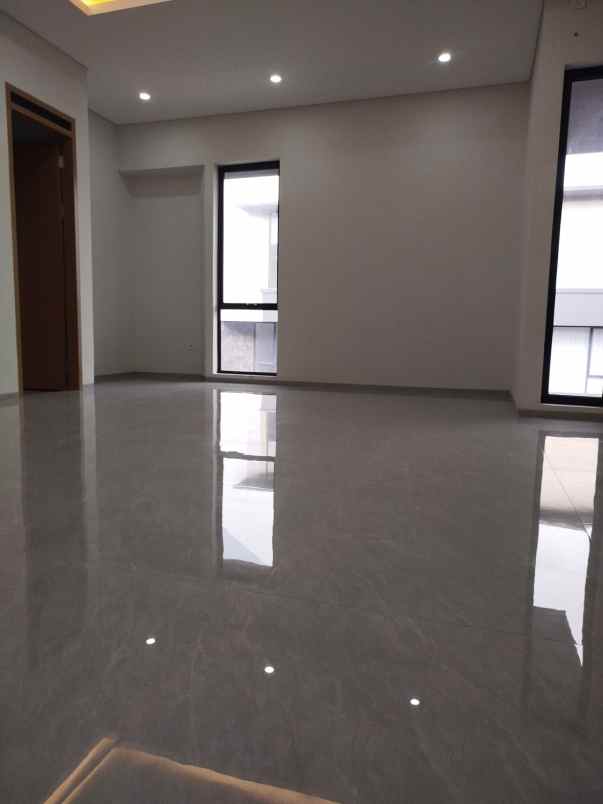 dijual rumah komplek elit setra duta