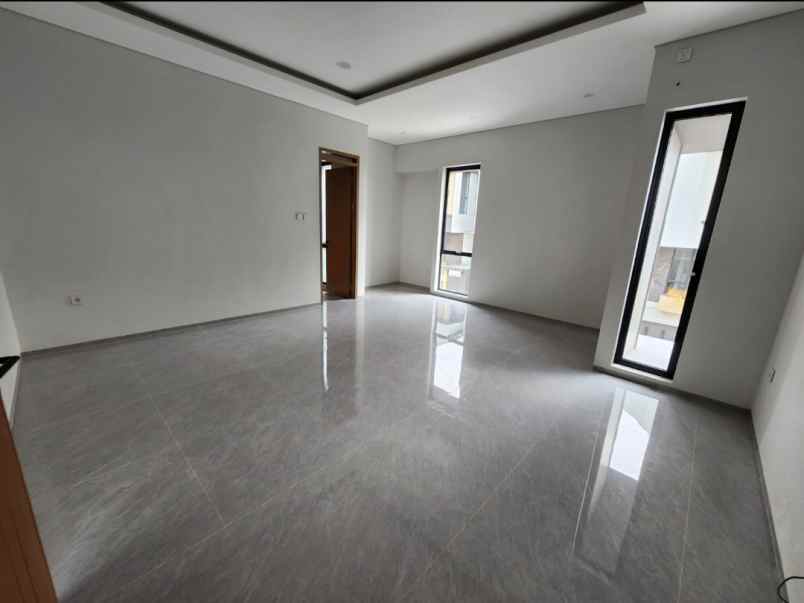 dijual rumah komplek elit setra duta