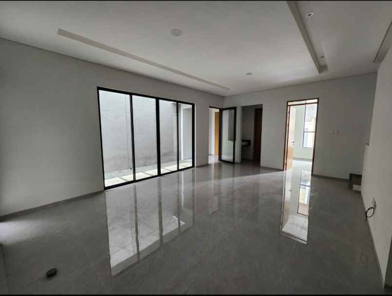 dijual rumah komplek elit setra duta