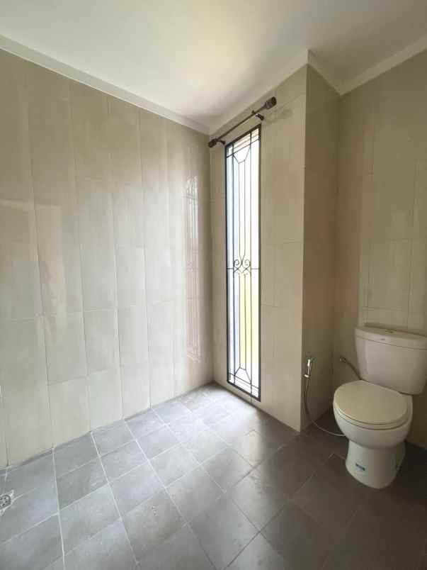 dijual rumah komplek graha raya bintaro