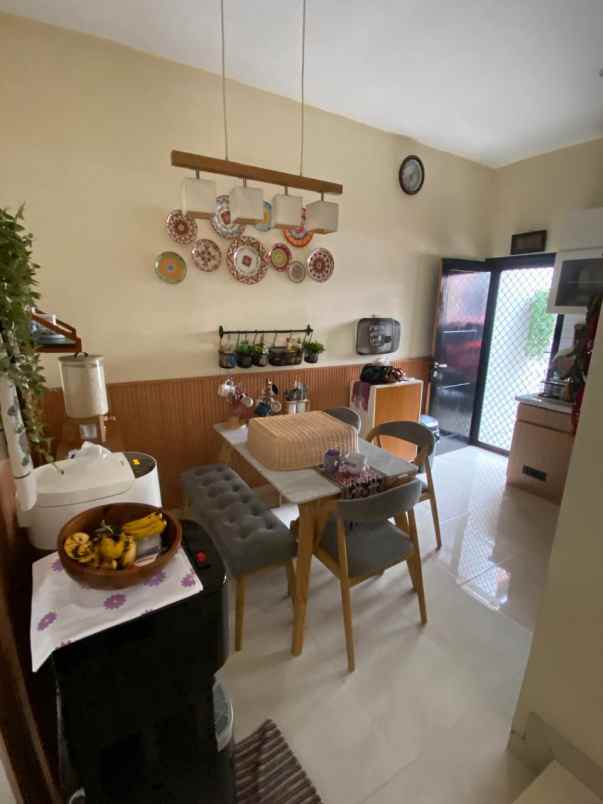 dijual rumah komplek jatibening 1