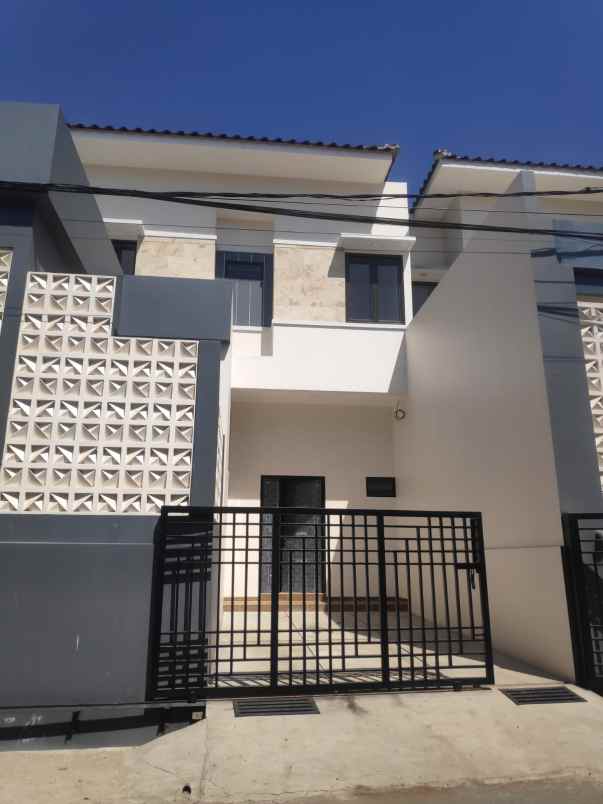 dijual rumah komplek kalijati indah