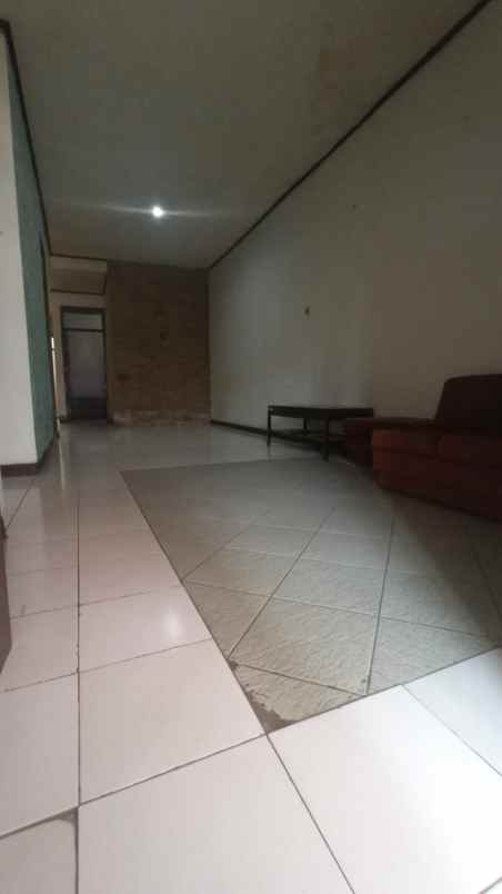 dijual rumah komplek kawaluyaan indah