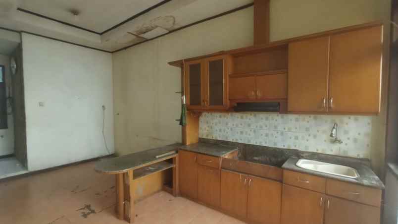 dijual rumah komplek kawaluyaan indah