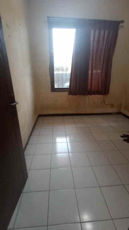 dijual rumah komplek kawaluyaan indah