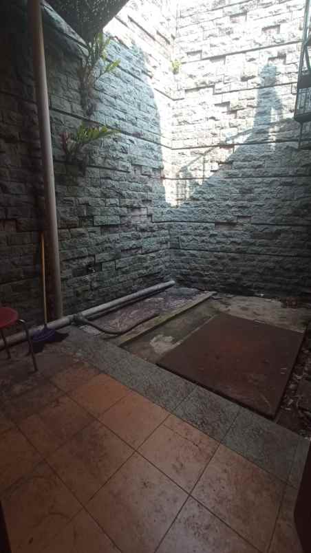 dijual rumah komplek kawaluyaan indah