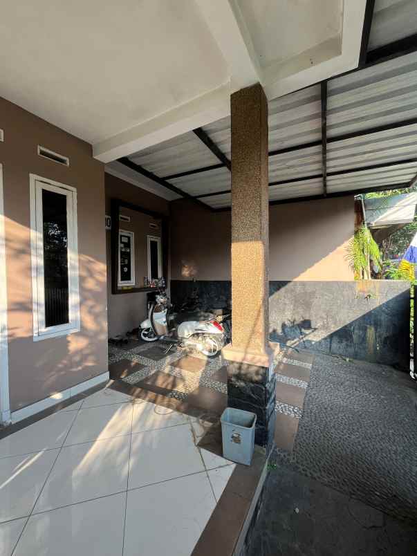 dijual rumah komplek margawangi