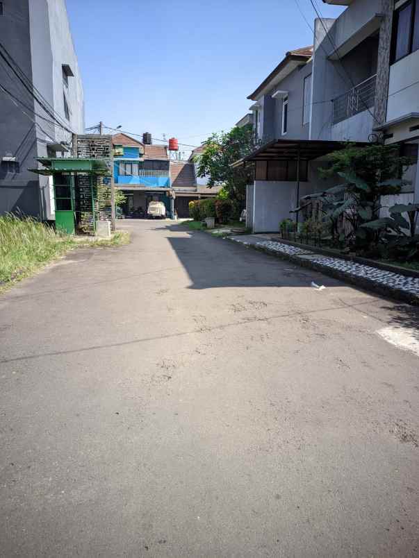 dijual rumah komplek mustika hegar