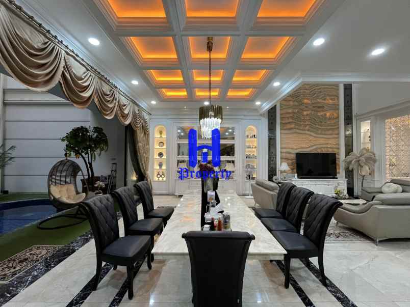dijual rumah komplek padang golf
