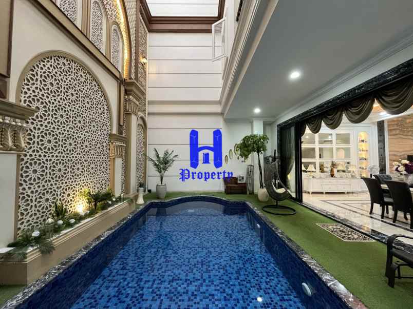 dijual rumah komplek padang golf