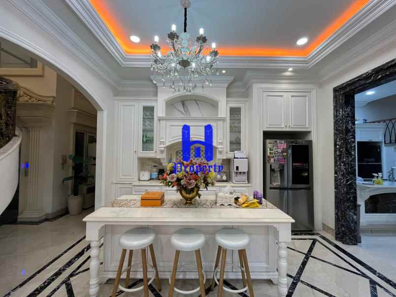 dijual rumah komplek padang golf
