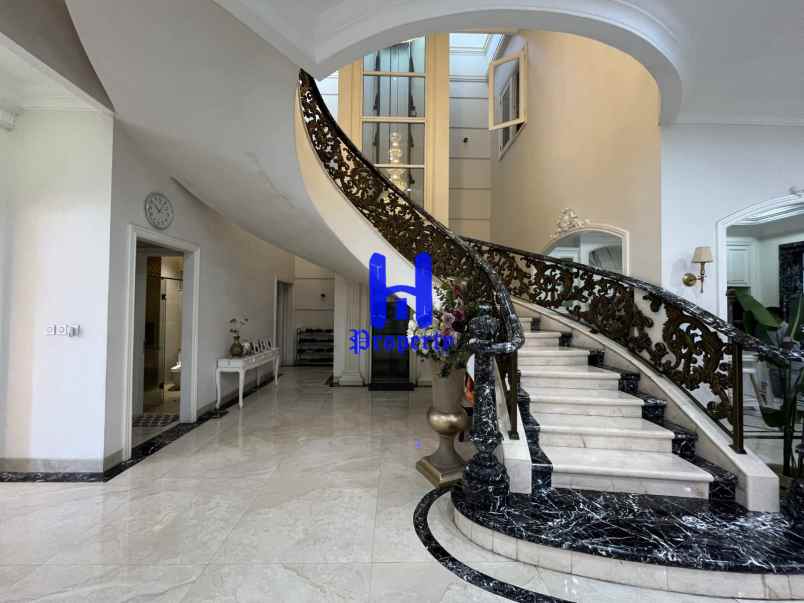dijual rumah komplek padang golf