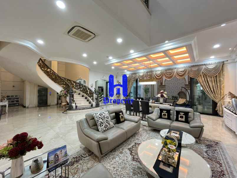 dijual rumah komplek padang golf