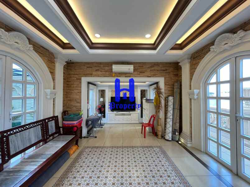 dijual rumah komplek padang golf