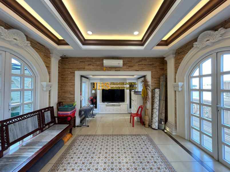 dijual rumah komplek padang golf
