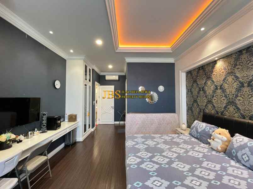 dijual rumah komplek padang golf