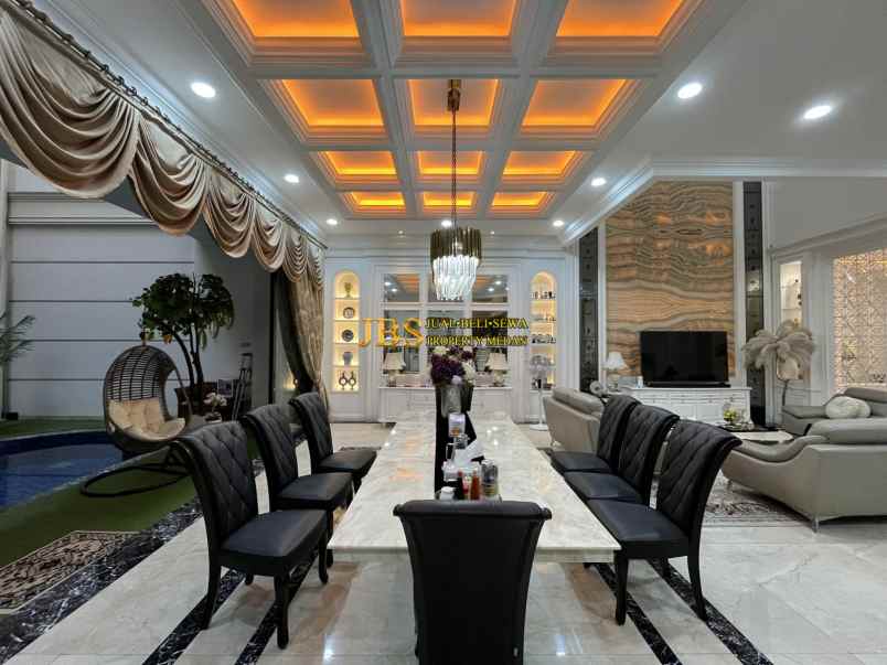 dijual rumah komplek padang golf