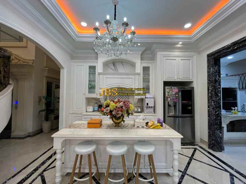 dijual rumah komplek padang golf