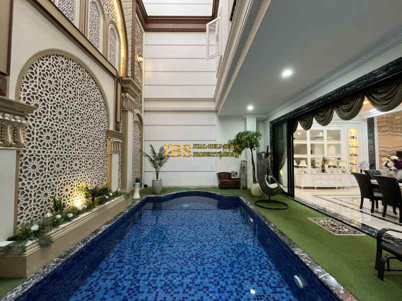 dijual rumah komplek padang golf