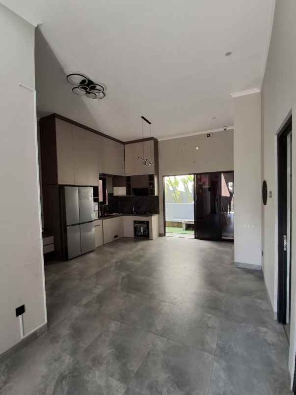 dijual rumah komplek polri nagrak indah