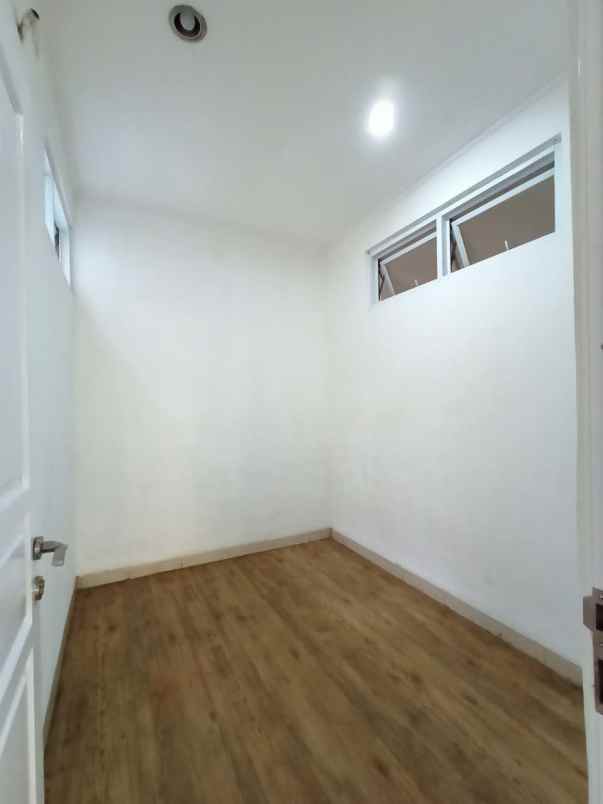 dijual rumah komplek puriwijaya