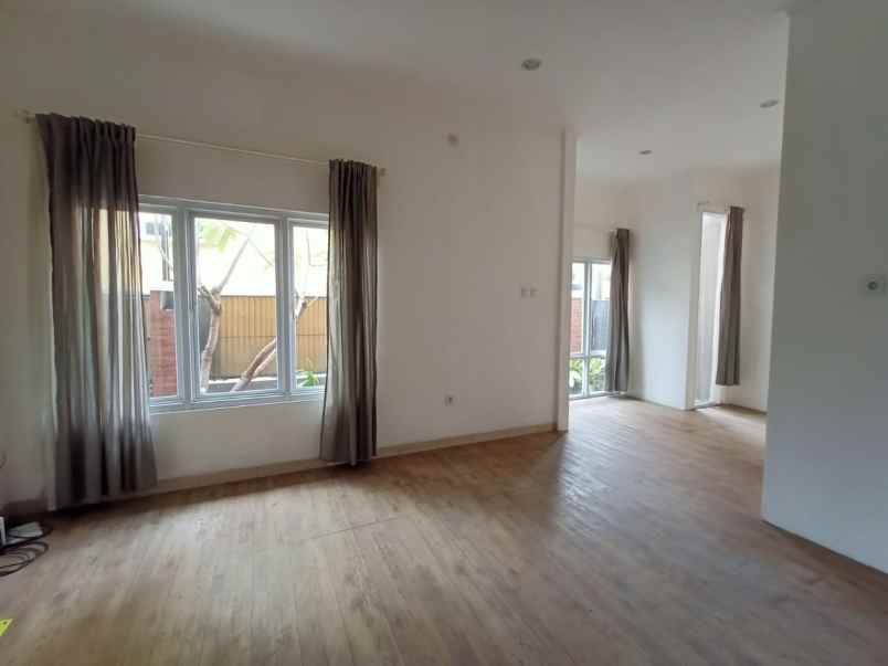 dijual rumah komplek puriwijaya