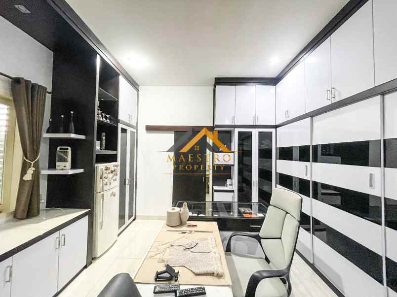 dijual rumah komplek royal sumatera