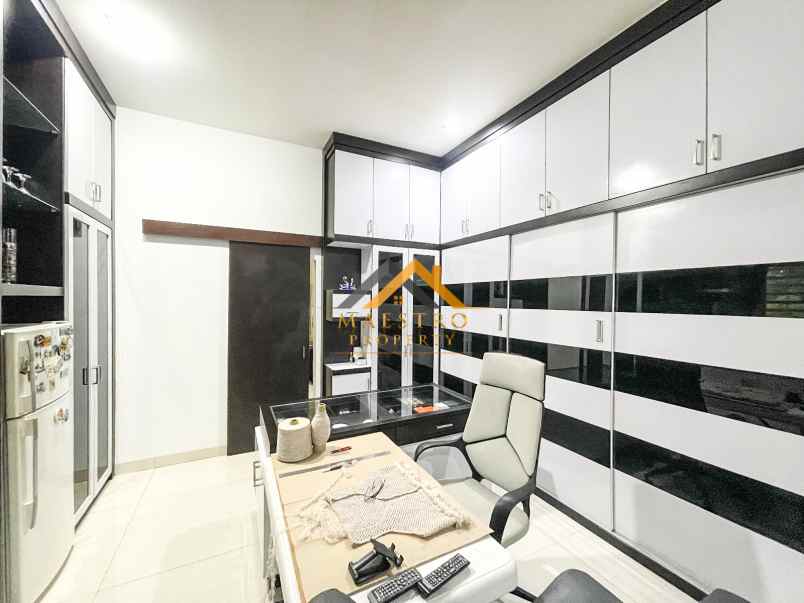 dijual rumah komplek royal sumatera