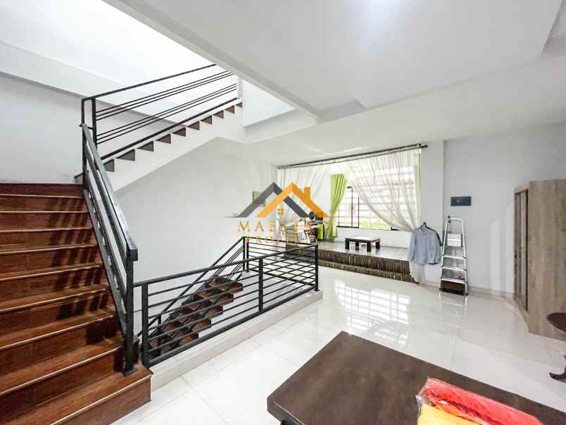 dijual rumah komplek royal sumatera