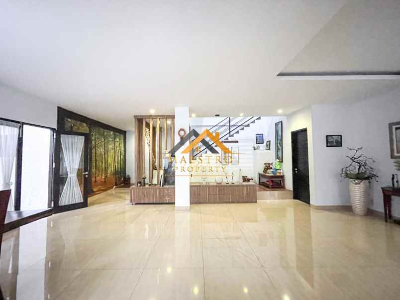 dijual rumah komplek royal sumatera