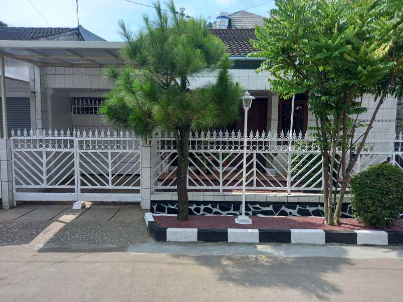dijual rumah komplek sanggar hurip