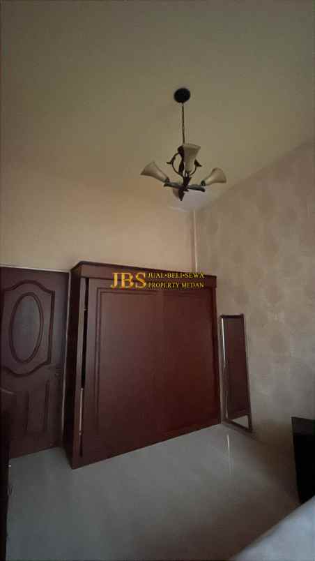 dijual rumah komplek the palace
