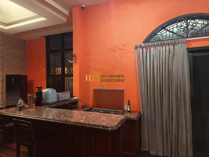 dijual rumah komplek the palace