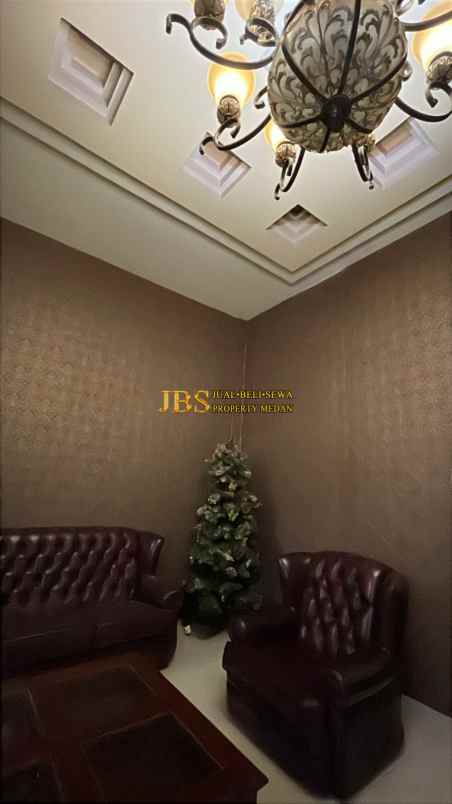dijual rumah komplek the palace