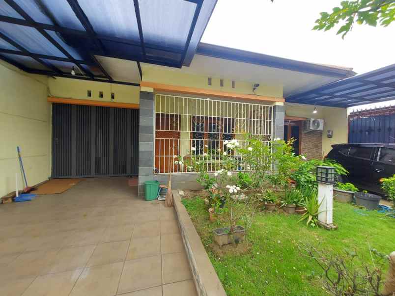 dijual rumah komplek turangga