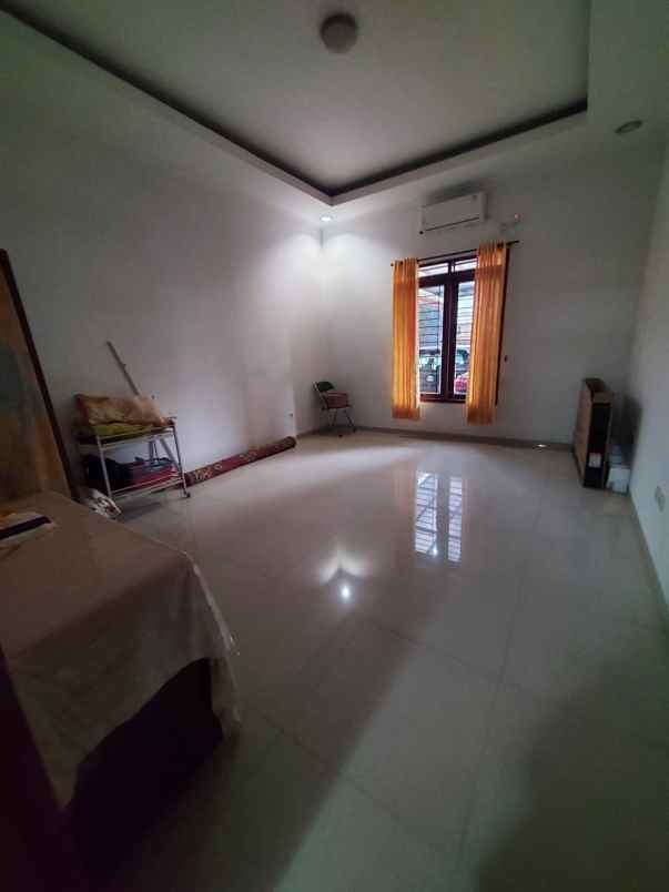 dijual rumah komplek turangga