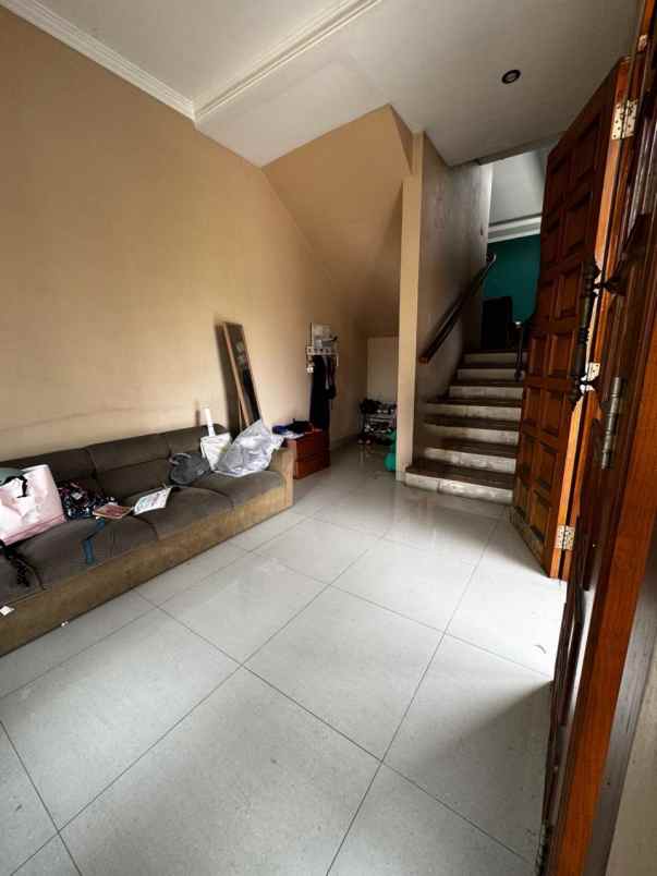 dijual rumah legoso ciputat