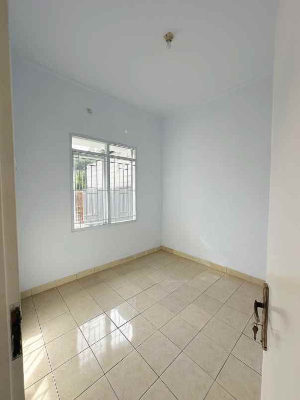 dijual rumah lokasi strategis siap huni