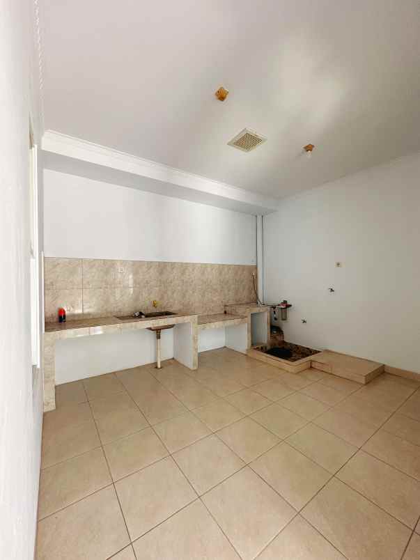 dijual rumah lokasi strategis siap huni