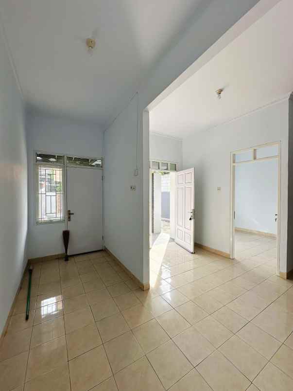 dijual rumah lokasi strategis siap huni