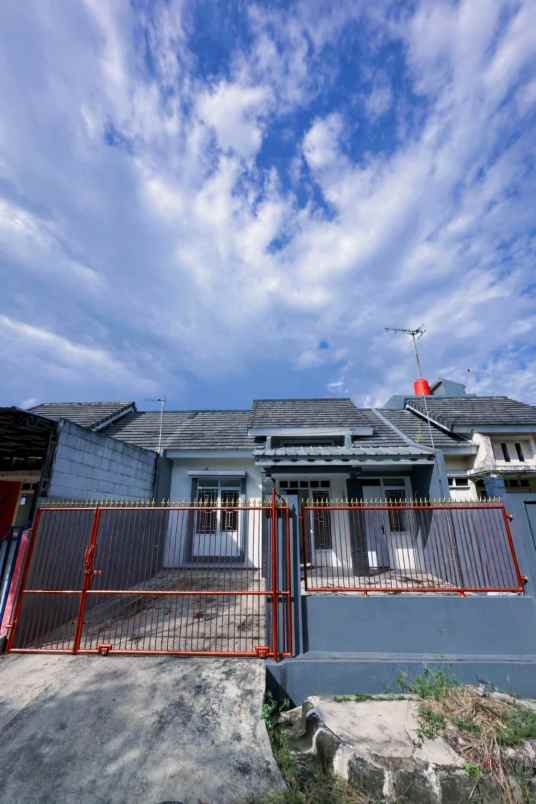 dijual rumah lokasi strategis siap huni